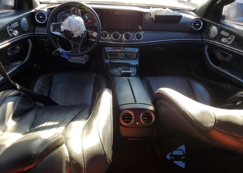 2017 Mercedes-Benz E 300 z USA, uszkodzony, nr VIN WDDZF4JB3HA010448